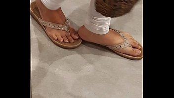 Nikmati Sensasi Menggoda Kaki Seksi Wanita India Yang Menggairahkan