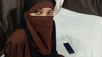 Seksi Muslimah Tante Girang Angkat Hijab Dan Digoyang Hingga Meraung Oleh Adik Tirinya Di Ranjang