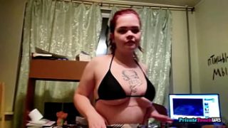 Gadis Rusia Gemuk Dan Seksi Dihajar Ganas Di Ranjang