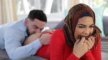 Pacar Ajarin Cewek Berhijab Segala Hal Yang Dia Butuhin Dan Lebih Lagi – Goyangan Berhijab