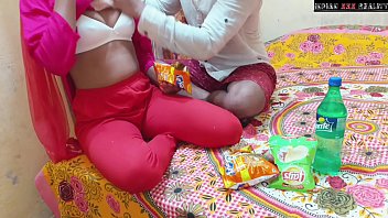 Kakak Tiri Kasih Kurkura Dan Ngentot Adiknya Dalam Adegan Panas Hindi
