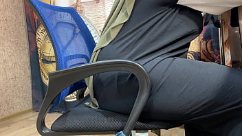 Gadis Arab Berhijab Meremas-remas Memeknya Lewat Celana Dalam Saat Kerja
