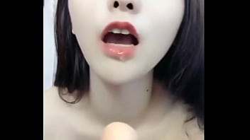 Gadis Manis Dengan Pantat Seksi Bak Buah Persik Yang Menggoda