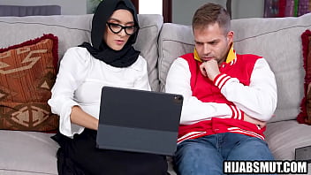 Gadis Muslimah Panas Membayangkan Ngeseks Dengan Teman Sekelas