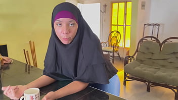 Menggoda Madrastra Arab Muslimku Dengan Hijabnya Yang Menggairahkan