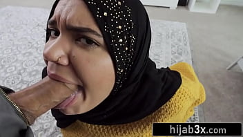 Hijab Tapi Mesum, Adik Tiri Cantik Ngentot Kontol Gede Kakak Tirinya Demi Uang (naudi Nala)