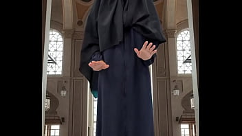 Mencoba Abaya & Hijab Dengan Gaya Yang Menggoda Dan Memikat