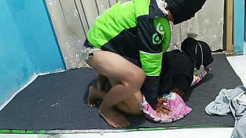 Panggil Gojek Buat Ajak Mesum Dan Bercinta Liar Di Kamar