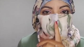 Istri Berhijab Arab Masturbasi Diam-diam Sampai Klimaks Ekstrem Dengan Niqab Squirt Asli Saat Suami Pergi