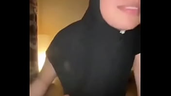 Mengecrotkan Kontol Besar Ke Dalam Memek Sempit Gadis Berjilbab