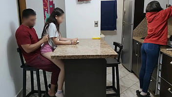 Keponakanku Yang Nakal Suka Duduk Di Pangkuan Paman Mesum Di Depan Istri Yang Tak Tahu Apa-apa