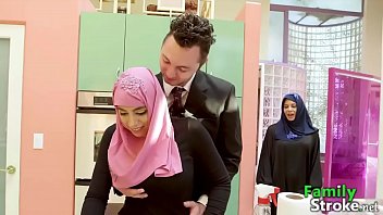 Gadis Arab Tante Tiri Dihardik Dan Dipaksa Ngentot Oleh Kakak Tirinya Yang Ganas