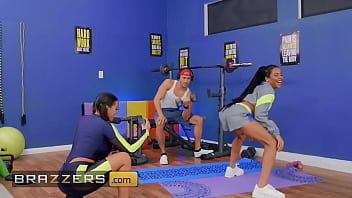 Brazzers – Nikmati Sensasi Panas Menonton Bintang Porno Terseksi Berkeringat Saat Melakukan Latihan Mesum Mereka
