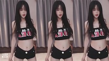 Gái Tàu Múa điệu Dâm đãng Với Thân Hình Nóng Bỏng