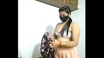 Bhabhi Pamerkan Payudara Besar Di Mms Yang Akhirnya Viral