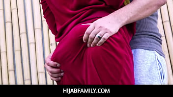 Istri Muda Arab Berhijab Kira Perez Selingkuh Dengan Pelatih Pribadinya Yang Hot