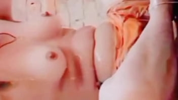 Desi Gadis Panas Digoda Dan Jari-jemari Nakal Menjelajahi Kemaluannya Di Kamar Mandi, Video Mmsnya Bikin Panas Dan Viral!