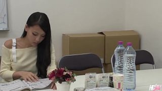 Gadis Jepang Ren Azumi Memuaskan Dua Kontol Besar Dengan Nafsu Liar