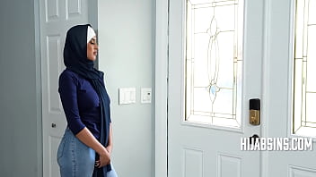 Gadis Arab Pengecut Yang Dibuka Pikirannya Oleh Budaya Amerika Yang Liar Dan Menggoda