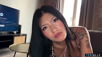 Ayah Tirunya Menangkap Si Manis Tiri China Mengirim Foto Bugil!