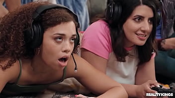 Mode Goyang Bareng Untuk Cewek Gamer Hot / Reality Kings