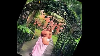 Menuju Boston Minggu Ini, Sudah Tak Sabar Kau Lihat Konten Panas Yang Baru! Sementara Itu, Nikmati Foto-foto Seksi Dari Hawaii…