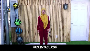 Pelatih Bugar Muslim Menggila Dengan Klien Arab Yang Menggairahkan