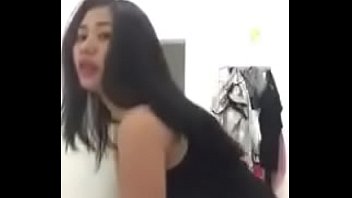 Cô Gái Việt Khoe Vòng Một Nóng Bỏng