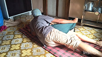 Menggoda Adik Tiriku Yang Manis Di Dapur Sampai Dia Merintih.