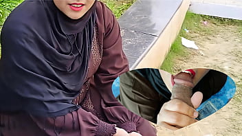 Gadis Muslimah Miskin Terpaksa Menyerahkan Keperawanan Demi Uang Kepada Produser Video Porno